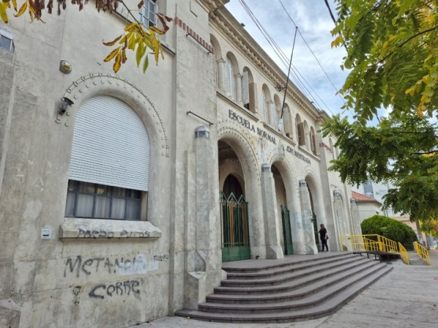 Una preceptora fue agredida en la Escuela Normal